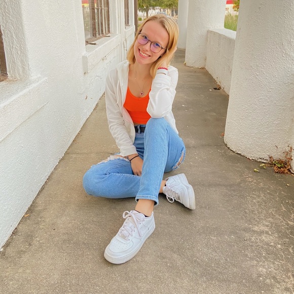 Meet your Posher, Haley - Picture 1 of 1